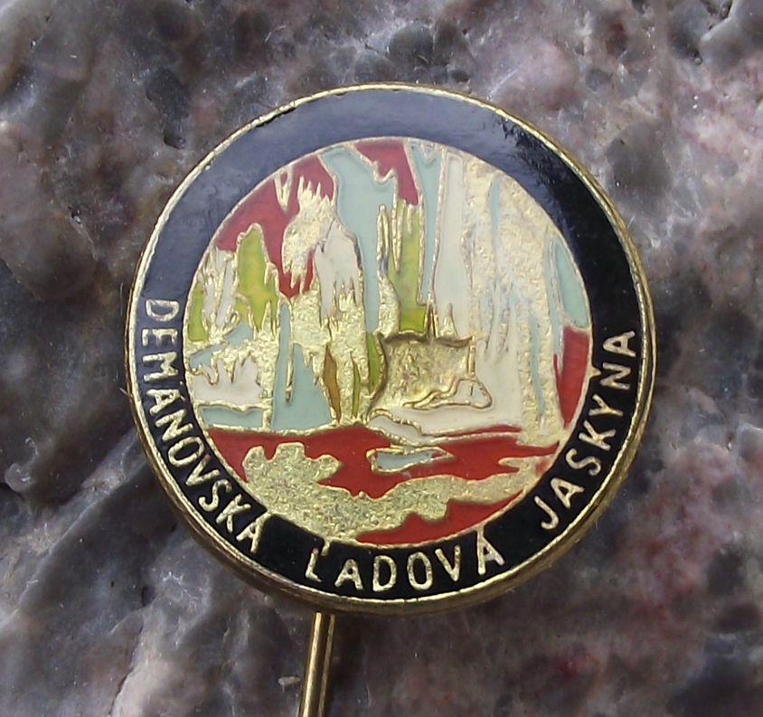Vintage Demänovská jaskyňa Demänová Ice Cave System Slovakia Tourist Pin Badge