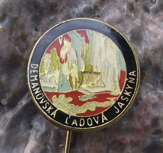 Vintage Demänovská jaskyňa Demänová Ice Cave System Slovakia Tourist Pin Badge