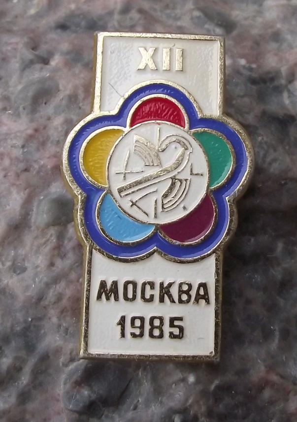 1985 Moscow WFDY 12th World Youth Festival Democratic Federation Pin Badge