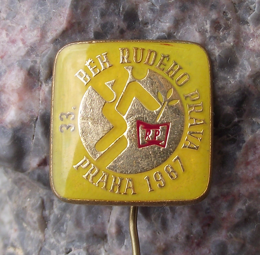 1987 Rude Pravo Slavnost Czech Newspaper 33rd Annual Running Race Pin Badge