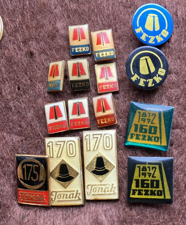 10 Hat related Pin Badges