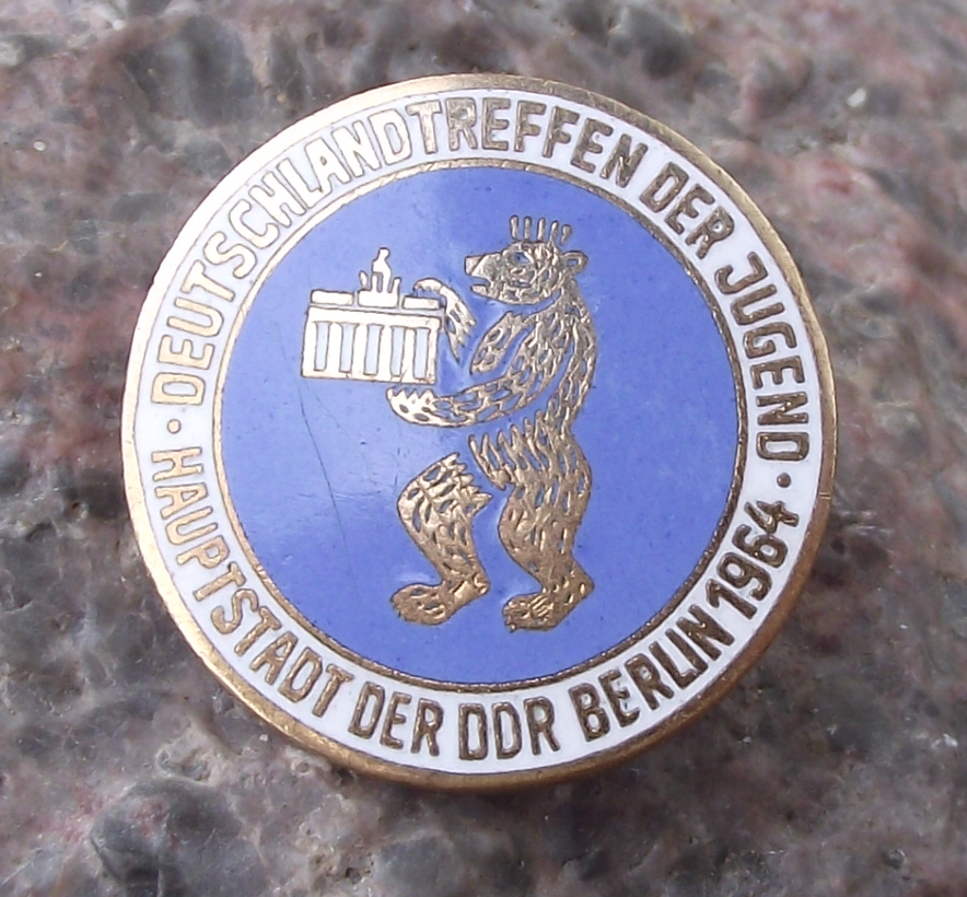 1964 German Youth Gathering DDR Bear Berlin Brandenburg Gate FDJ Pin Badge