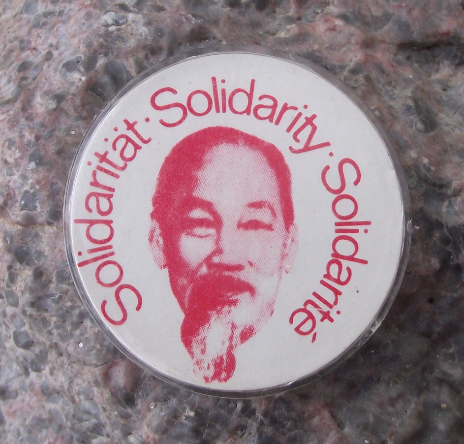 Vintage Vietnam War Ho Chi Minh Solidarity Support Pin Badge