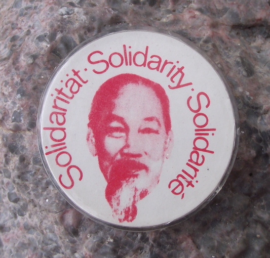 Vintage Vietnam War Ho Chi Minh Solidarity Support Pin Badge