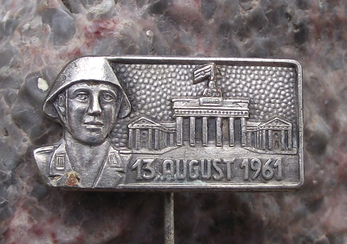 1961 Berlin Wall Completion Anti-Fascist Protection Rampart Celebration Pin Badge