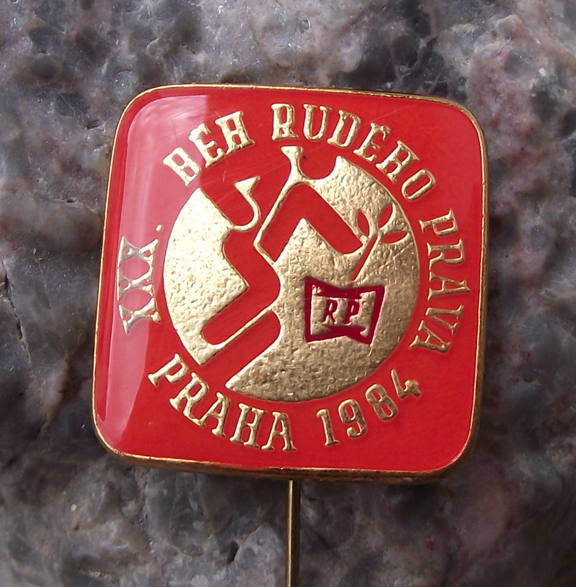 1984 Rude Pravo Slavnost Czech Newspaper 30th Annual Running Race Pin Badge