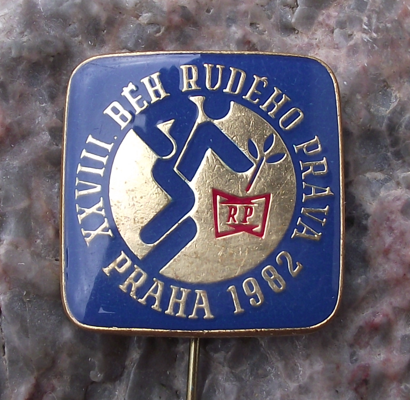 1982 Rude Pravo Slavnost Czech Newspaper 28th Annual Running Race Pin Badge