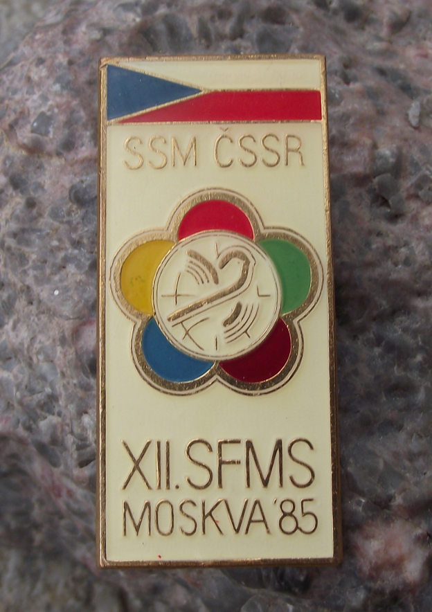 1985 XII SFMS Moscow SSM Czechoslovakia WFDY Youth Flower Logo Pin Badge