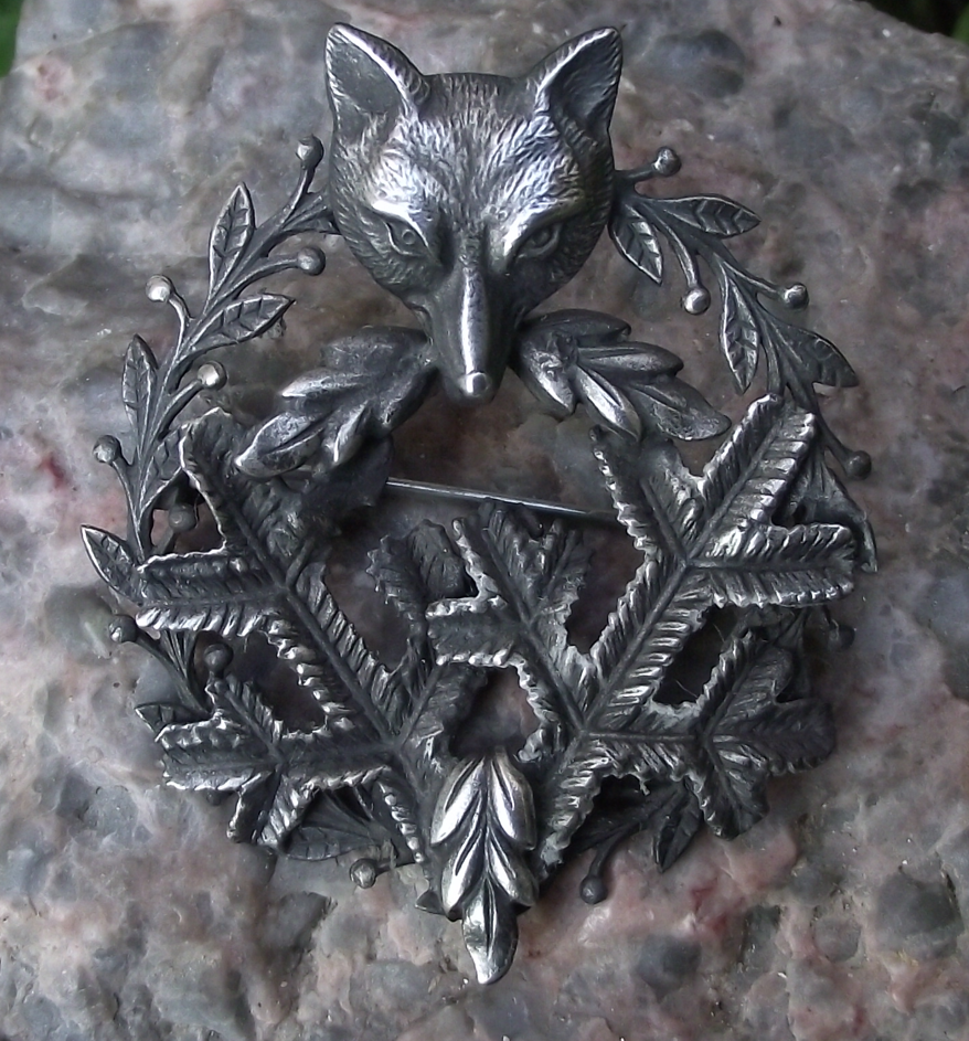 Vintage German Fox Head Wreath Brooch Hunting Jagdabzeichen Trachten Hat Pin Badge