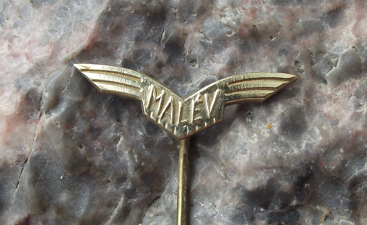 Vintage Malev Hungary Airline Wings Aircraft Aviation Pin Badge