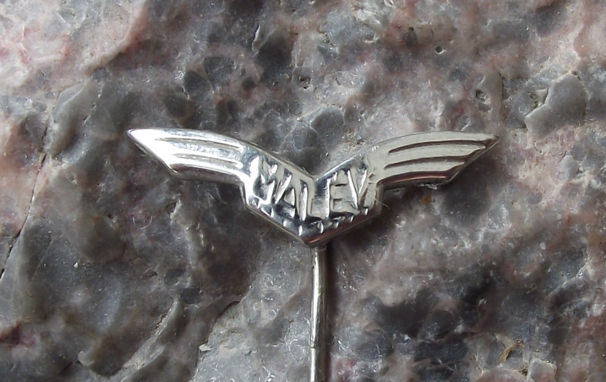 Vintage Malev Hungary Airline Wings Aircraft Aviation Pin Badge