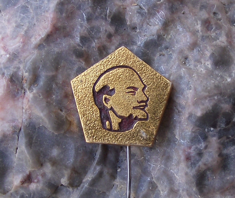 Small Vintage V I Lenin Head Soviet Union Pentagon Pin Badge