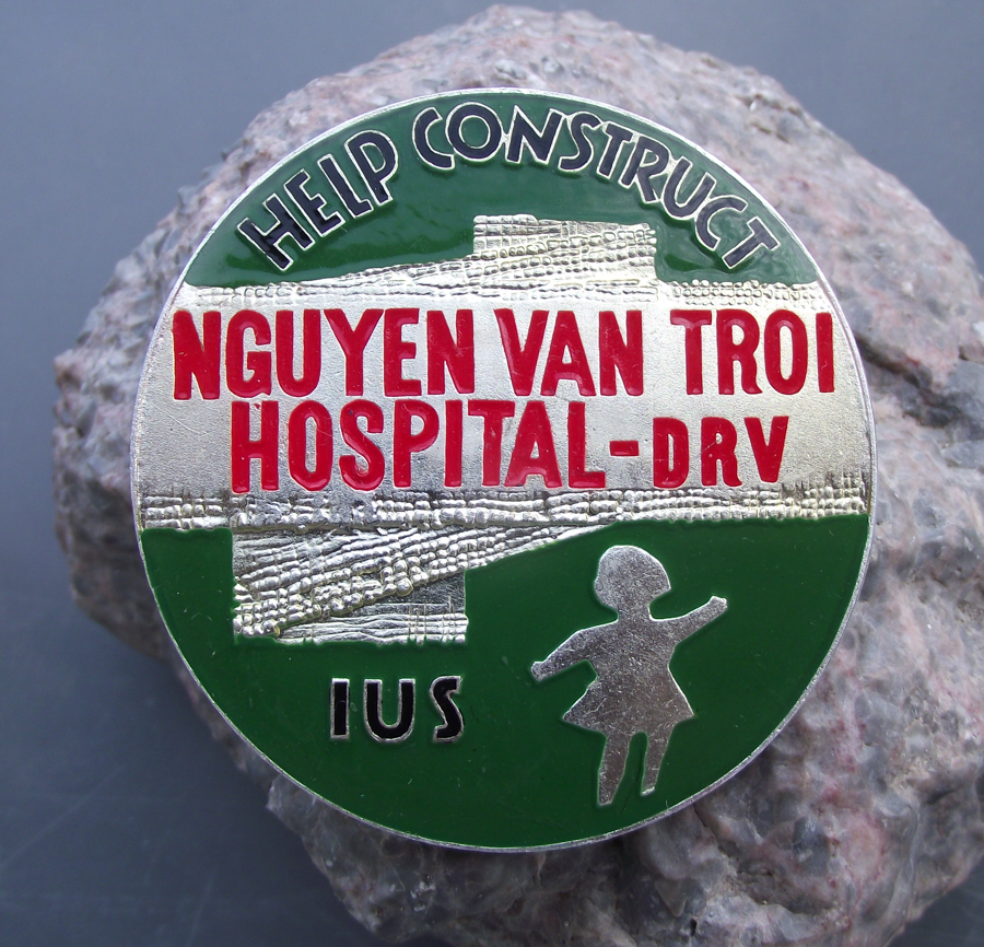 Vintage IUS Help Construct Nguyen Van Troi Hospital Vietnam Pin Badge