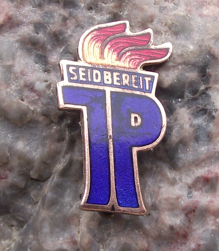 Vintage Ernst Thalmann Pioneer Organisation East Germany Members Pin Badge