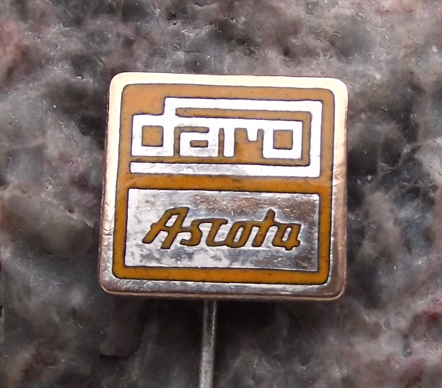 Vintage Daro Typewriters East German DDR Ascota Adding Machine Pin Badge