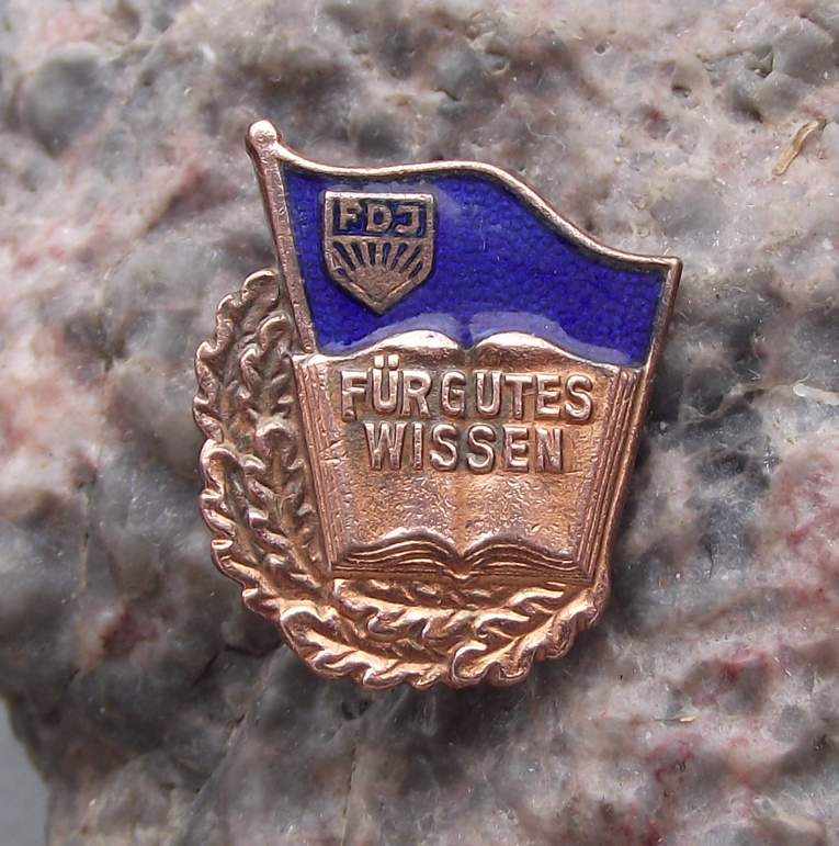 Vintage FDJ Freie Deutsche Jugend East German Good Student Pin Badge