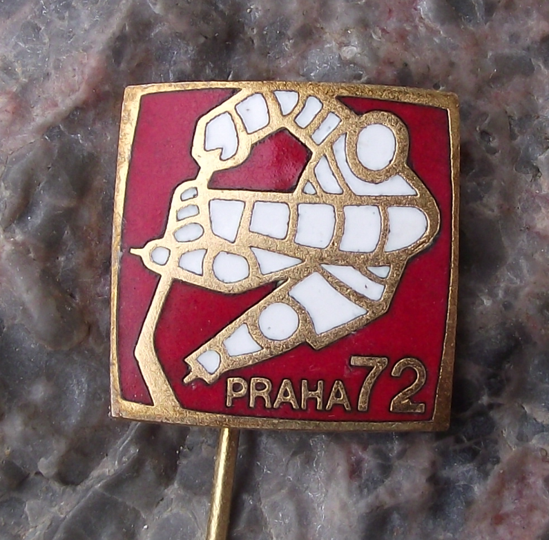 1972 Ice Hockey World Championships Prague Player and Stick Antique Pin Badge