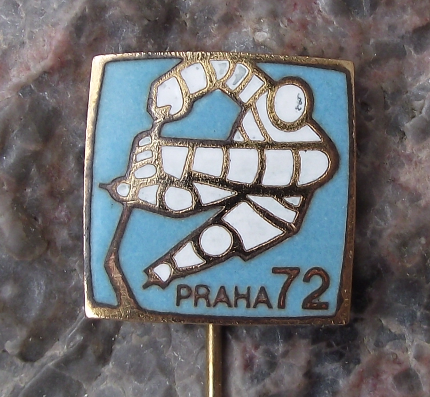 1972 Ice Hockey World Championships Prague Player and Stick Antique Pin Badge