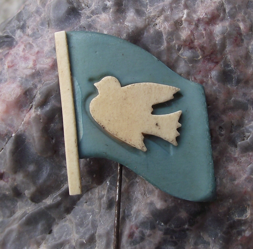 Vintage White Dove of Peace on Blue Flag Peacetime Plastic Pin Badge - Badgecrazy