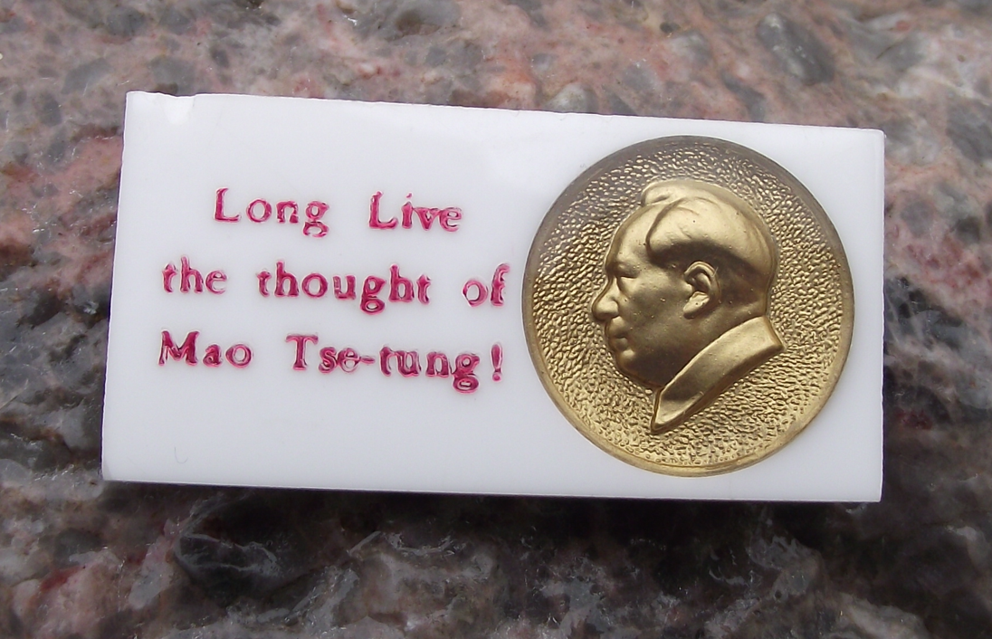 Vintage LONG LIVE THE THOUGHT OF MAO TSE-TUNG English Pin Badge