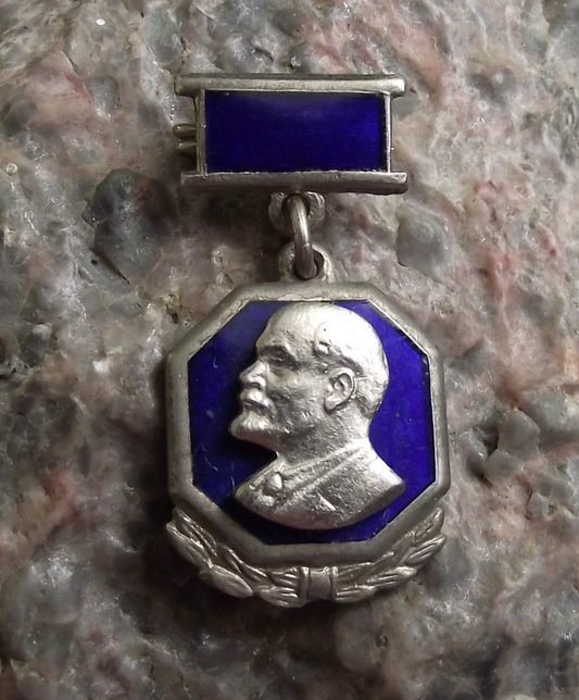 Vintage 3D Lenin Head on Laurel Leaves Medal Style Pin Badge