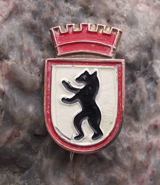 Vintage Berlin Capital City East Germany DDR Bear DDR GDR Clasp Pin Badge