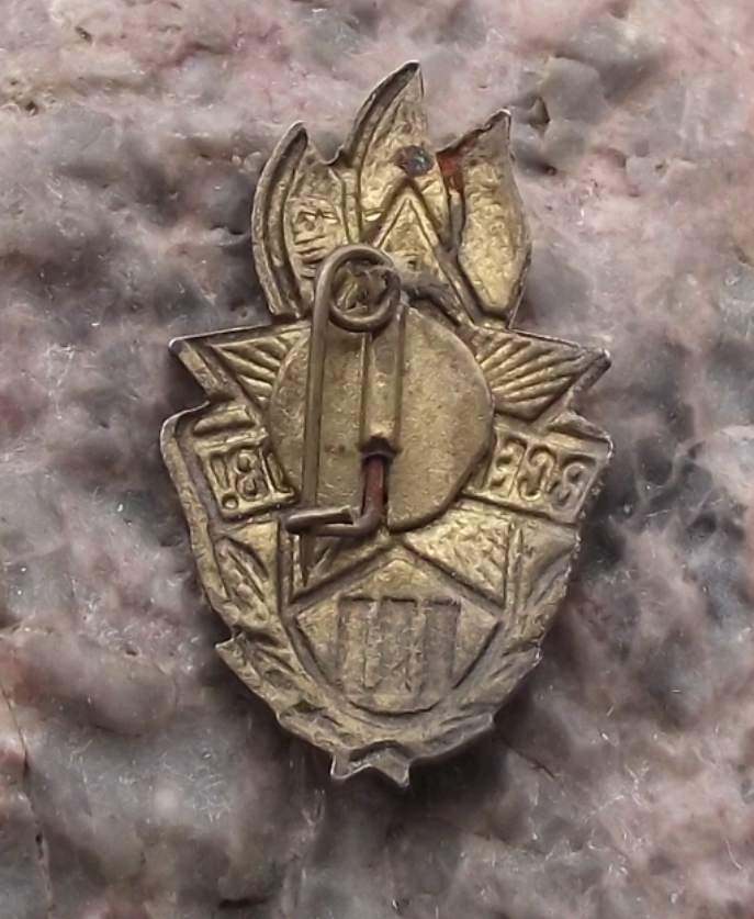 .Vintage Always Ready Soviet Young Pioneer Youth Red Star Flame Grade 3 Pin Badge