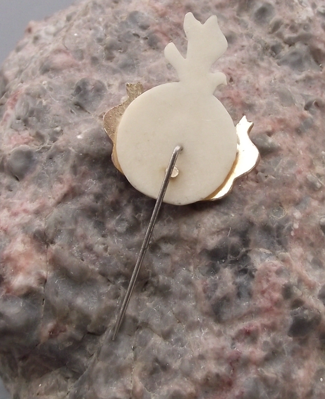 Vintage Soviet Union MUP Russian Dove over the Kremlin Peace Pin Badge