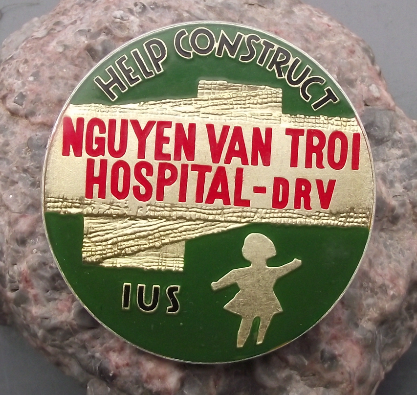 Vintage IUS Help Construct Nguyen Van Troi Hospital Vietnam Pin Badge