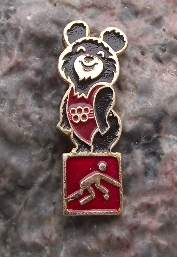 1980 Moscow Olympic Games Brown Teddy Bear Mascot Basketball Pin Badge