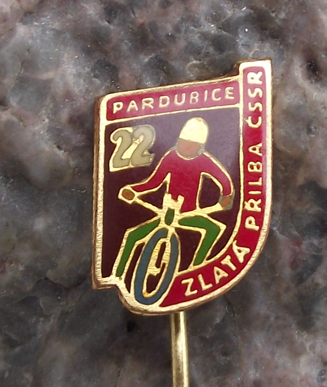 1970 Golden Helmet 22nd Czech Motorbike Speedway Championship Race Pin Badge