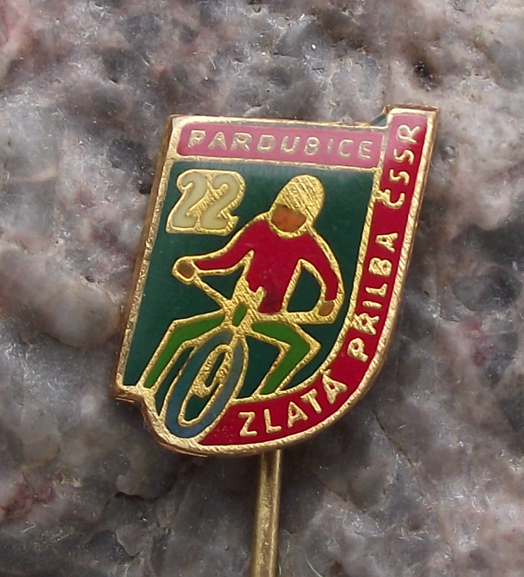 1970 Golden Helmet 22nd Czech Motorbike Speedway Championship Race Pin Badge
