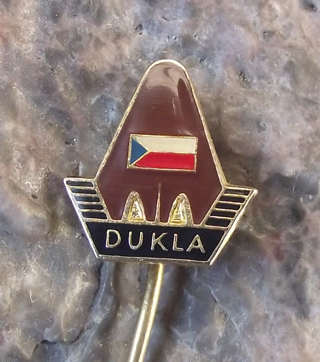 Vintage Dukla Pass Battle Czech Flag Army Commemorative War Memorial Pin Badge