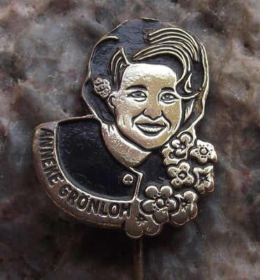 Antique Anneke Grönloh Gronloh Jazz Singer Dutch Indonesian Female Pin Badge - Badgecrazy