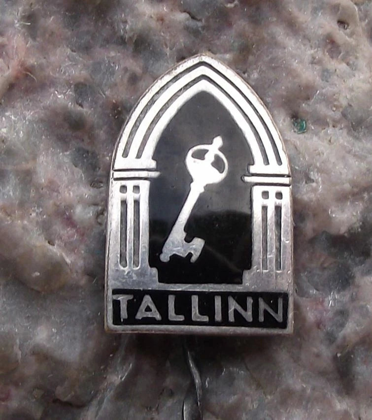 Vintage Tallinn Estonia Key to the City Gates Tourist Souvenir Pin Badge