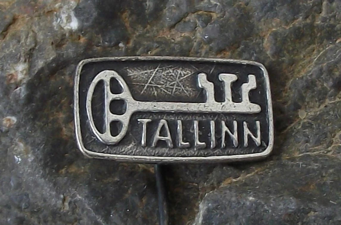 Vintage Tallinn Estonia Ancient Key Emblem Motif Tourist Souvenier Pin Badge