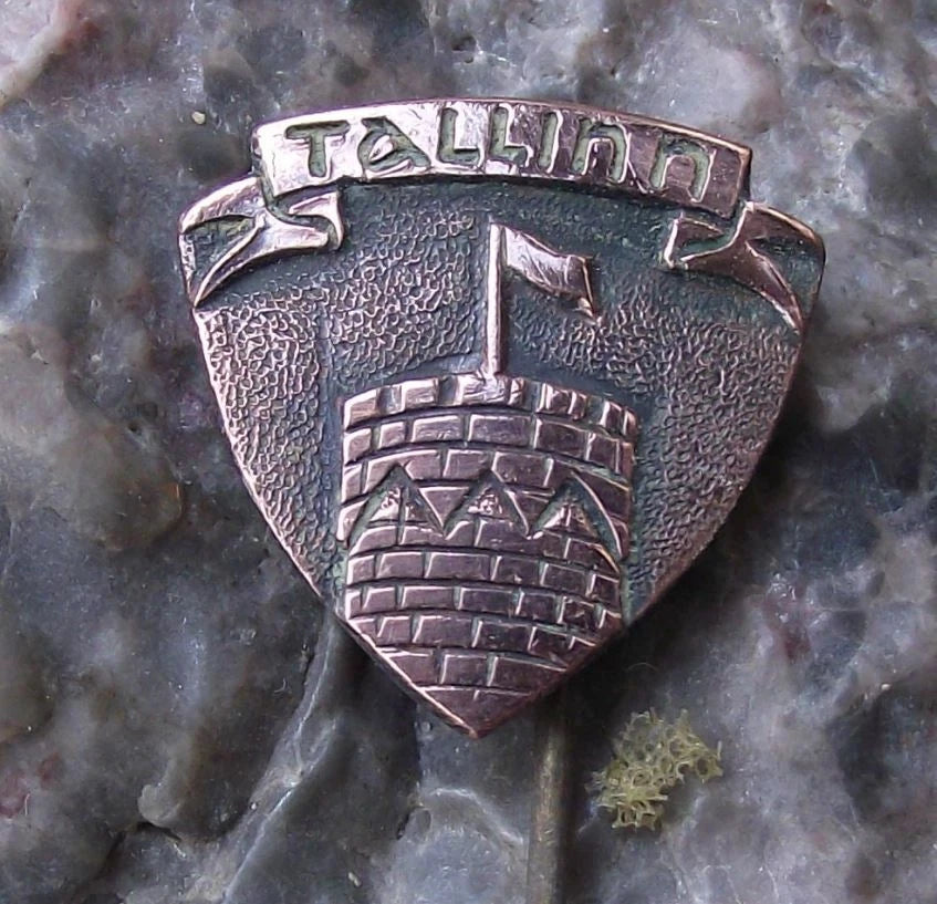 Vintage Tallinn Estonia Castle Tower and Flag Tourist Souvenir Pin Badge
