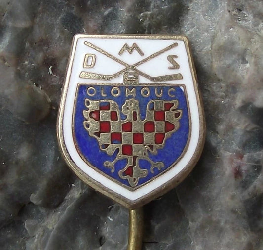 Vintage TJ Moravia DS HC Olomouc Ice Hockey Czech Team Crossed Sticks Pin Badge