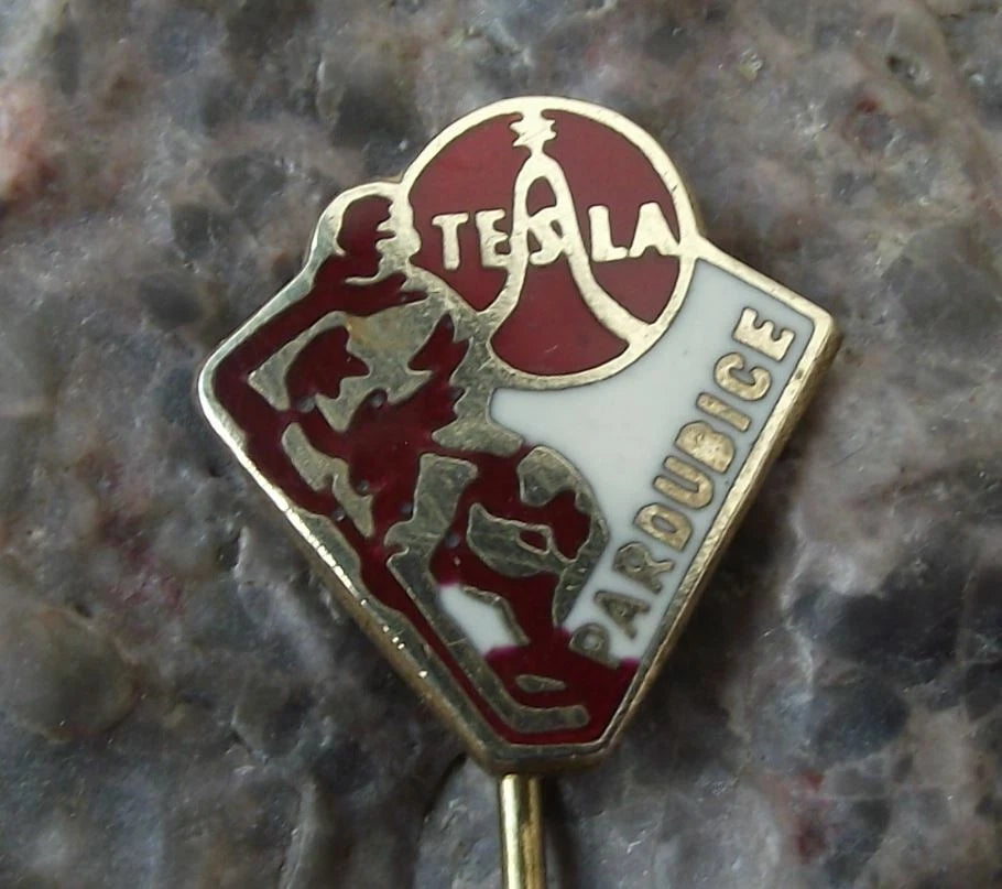 Vintage Tesla Pardubice Ice Hockey Czech Team Player Skater Logo Pin Badge