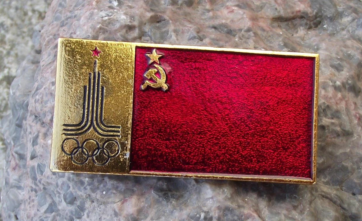 1980 Moscow Olympic Games Official Logo Russia Russian Flag Pin Badge