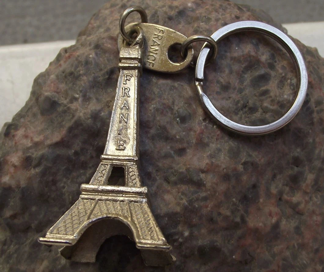 Vintage Eiffel Tower Paris France Monument Souvenier Metal Key Ring Keychain