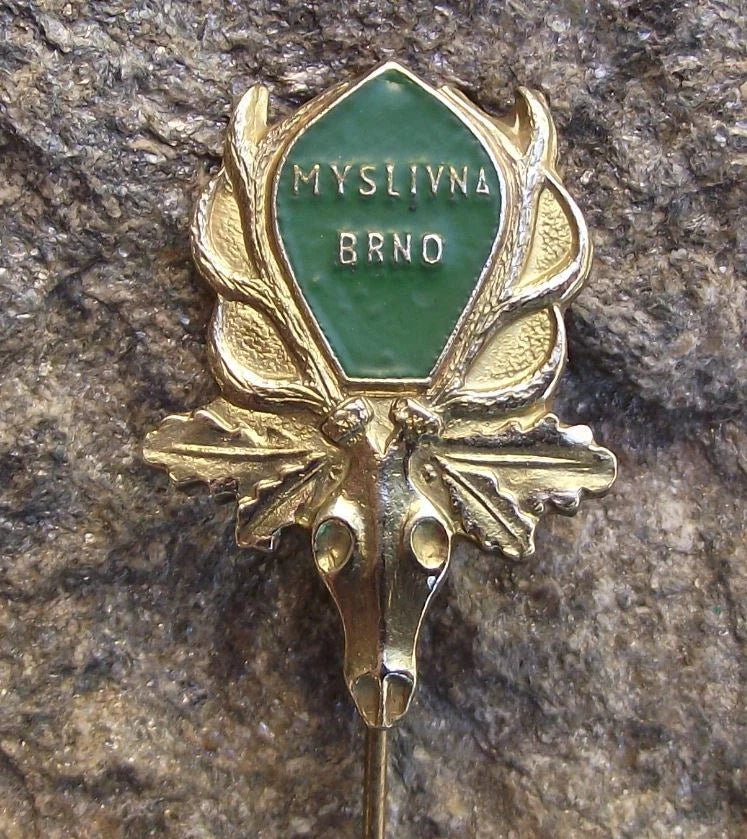 Vintage Brno Hunting Cabin Exhibition Deer Stag Skull Hunters Trophy Pin Badge