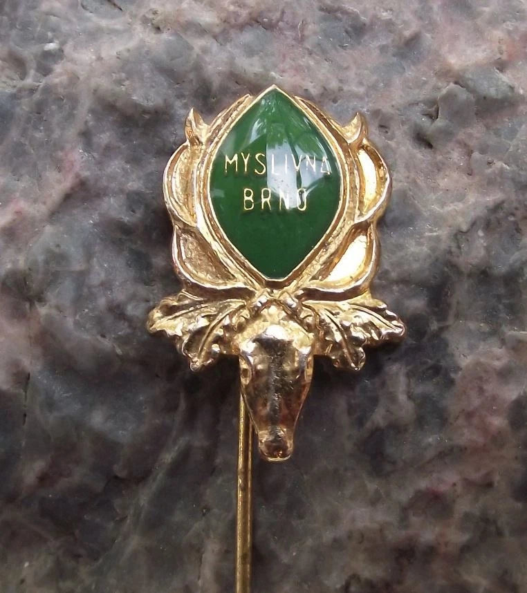 Vintage Brno Hunting Cabin Exhibition Deer Stag Skull Hunters Trophy Pin Badge