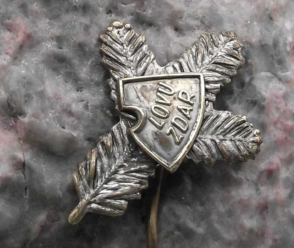 Vintage Czech Hunters Motto Tally Ho ! Lovu Zdar Hunting Cry Members Pin Badge