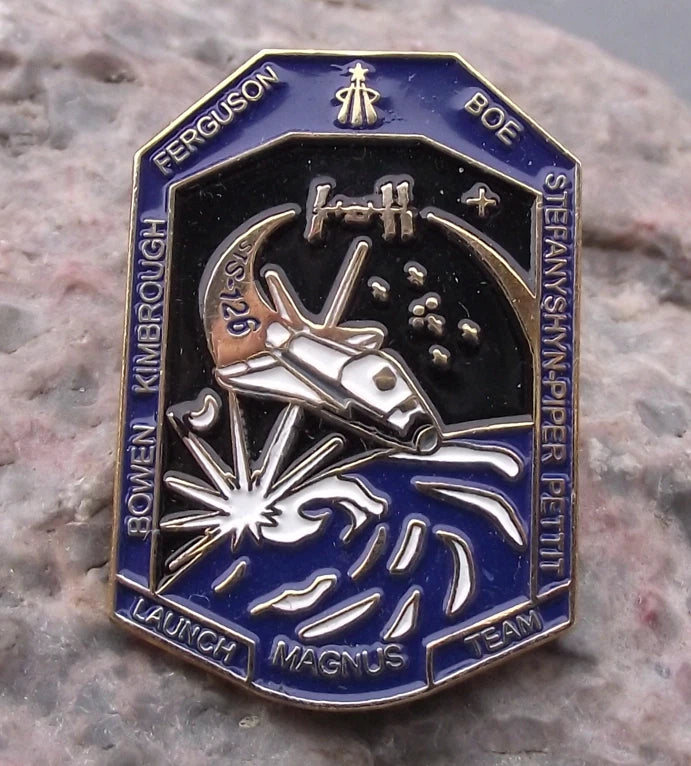 NASA Space Shuttle Mission STS 126 Endeavour ISS Assembly Launch Team Pin Badge