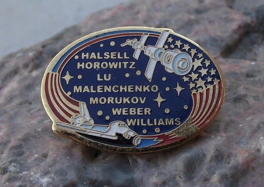 NASA STS-101 Space Shuttle Atlantis ISS Resupply Mission Pin Badge