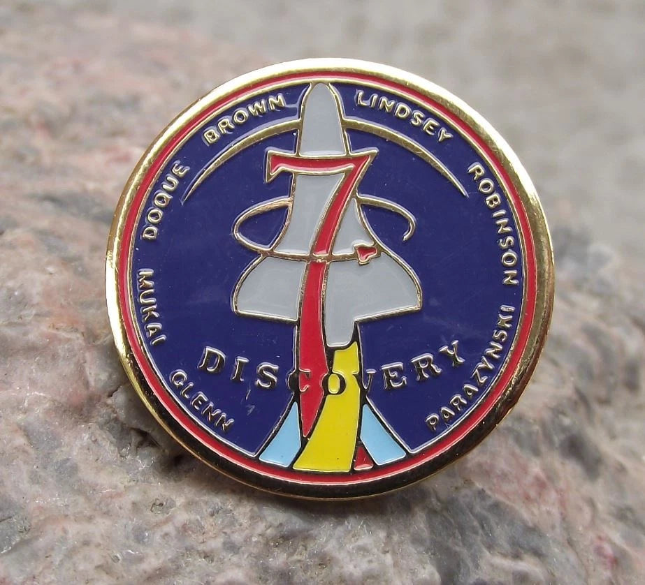 NASA Space Shuttle STS 95 John Glenn Oldest Person in Space 77 Mission Pin Badge