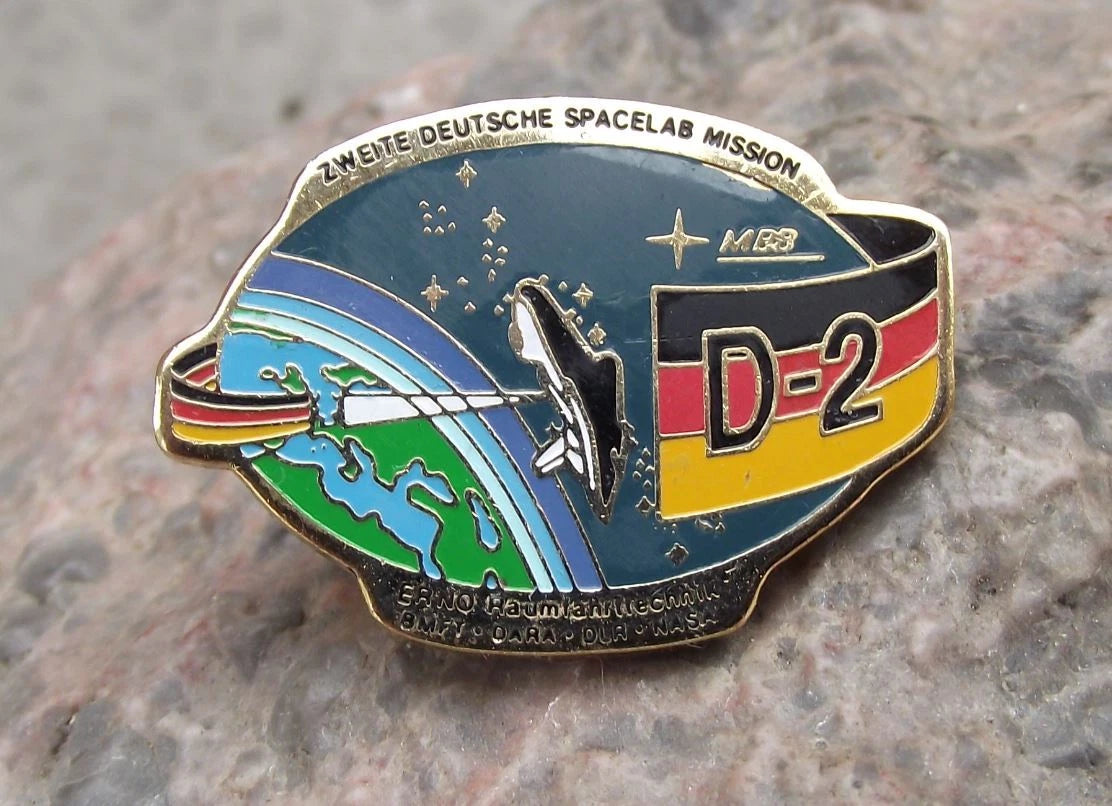 NASA Space Shuttle STS 55 D-2 German Astronauts Spacelab Mission Pin Badge