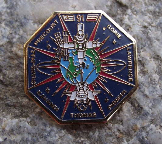 NASA Space Shuttle STS 91 Discovery Mir Space Station Mission Tie Pin Badge