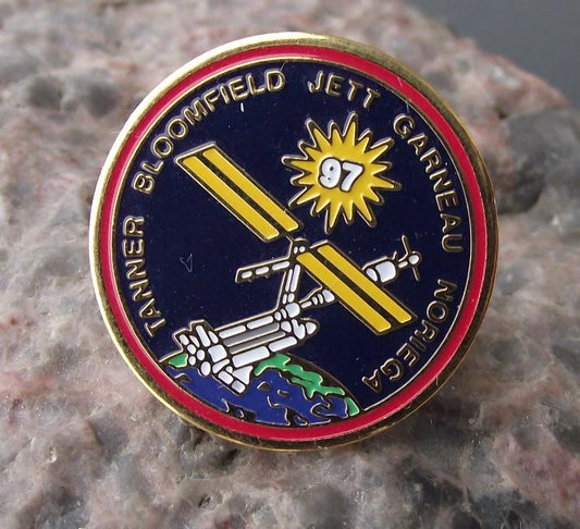 NASA STS-97 Space Shuttle Endeavour ISS Space Station Solar Panels Tie Pin Badge